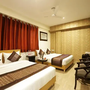 Palm Emerald Near International Airport Bed & Breakfast