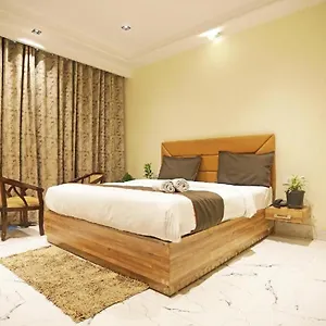Royal Paradise By Kdson Hotel