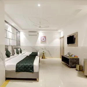 Delhi 37 By Star Group Near Delhi Airport Hotel