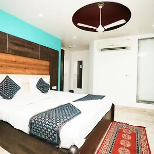 Hotel Amour Near Igi Delhi Airport